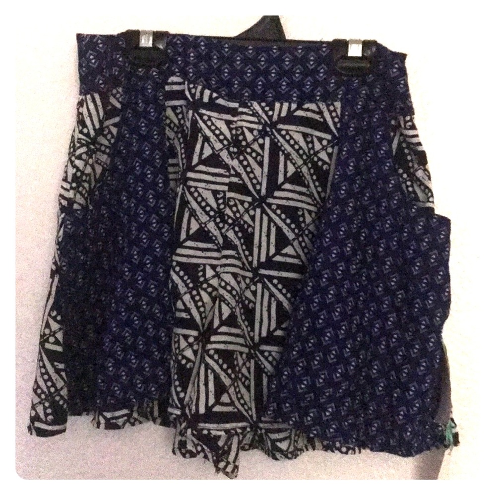 Multi-Pattern Flowy Skirt-Look Shorts With Pockets